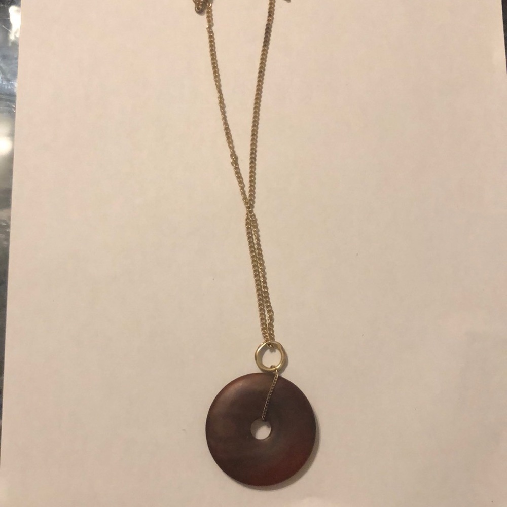 Women’s universal thread necklace
